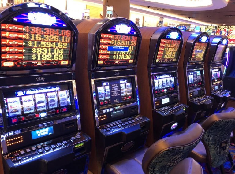 Antarmuka permainan roulette alientogel di layar smartphone dengan panel taruhan dan roda